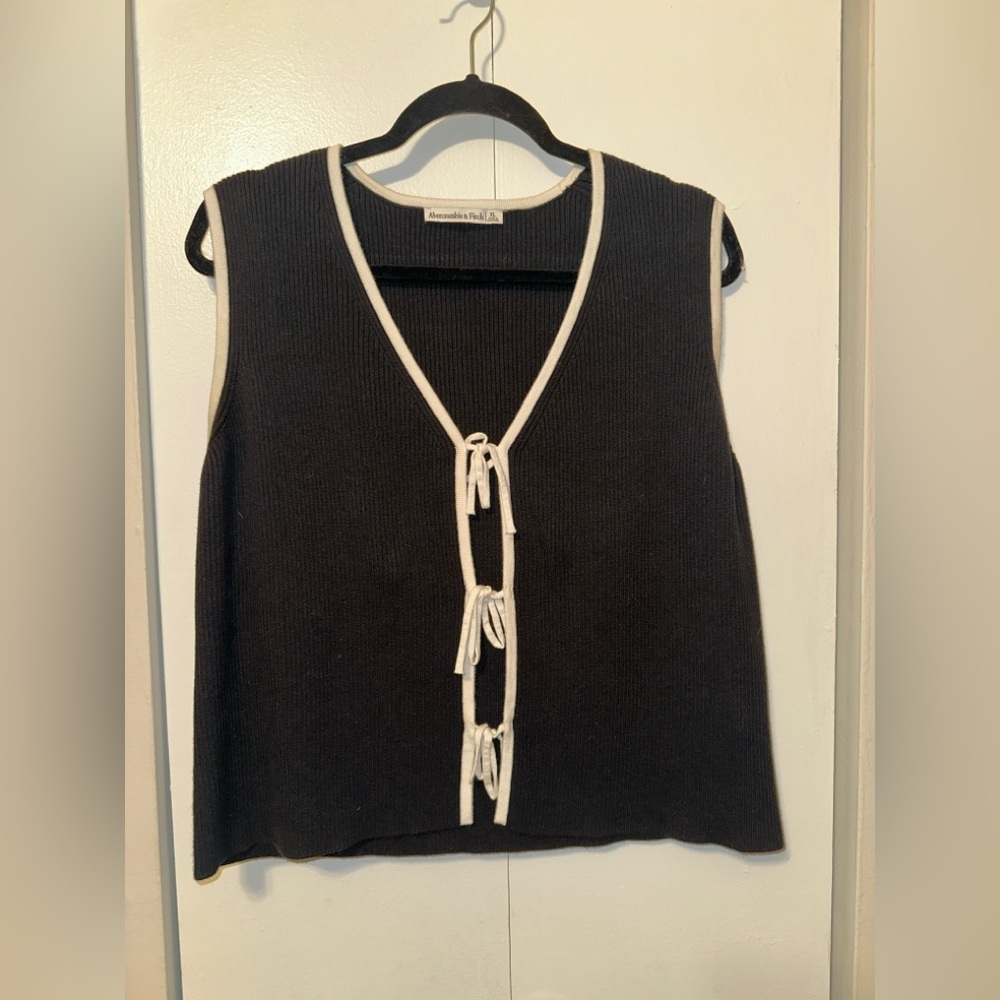 Abercrombie & Fitch Tie-Front V-Neck Sweater Vest - XL - Picture 2 of 4